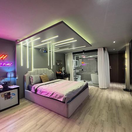 Hotel M&H Cinema à Hô Chi Minh-Ville Extérieur photo